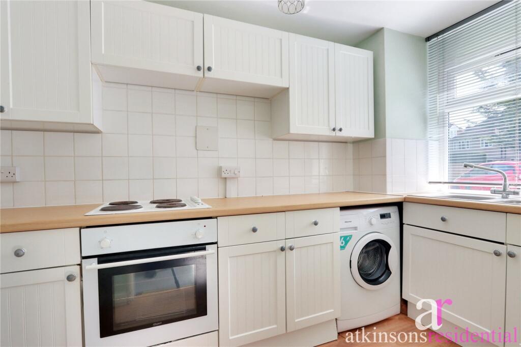 Lingfield Close, Enfield, Middlesex, EN1 photo 3