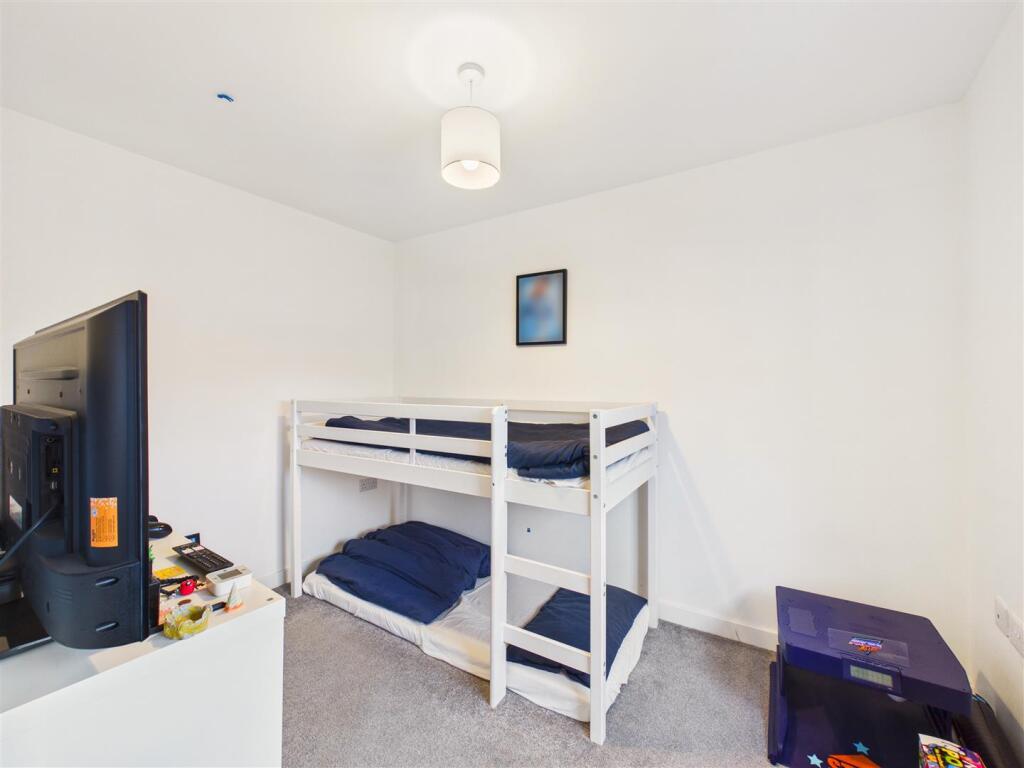 House in Hull - View 4