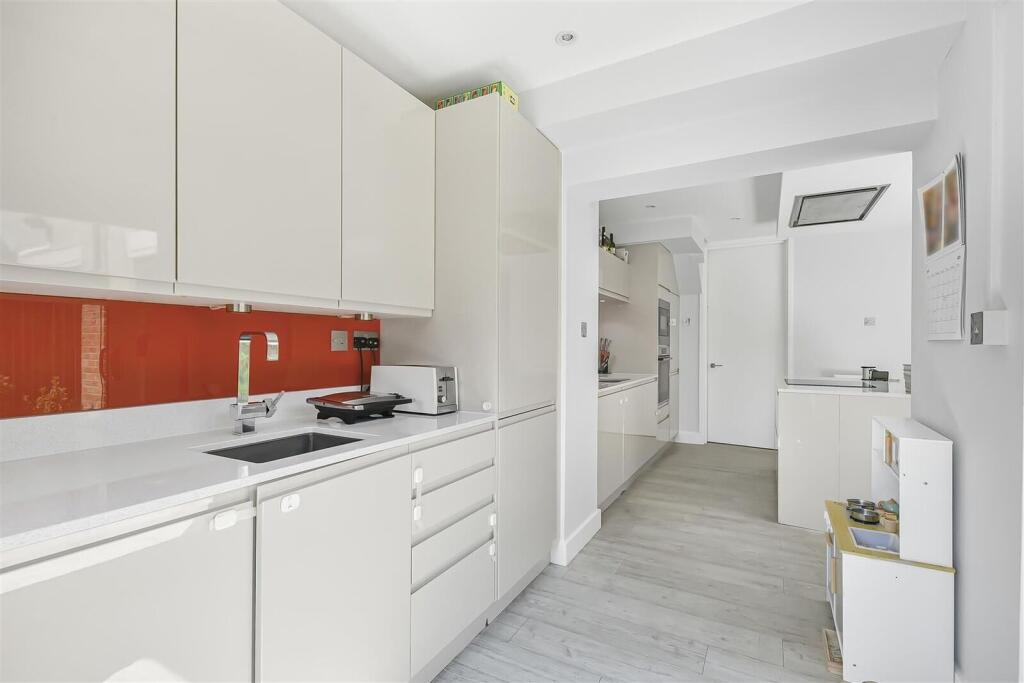 House in London - View 5