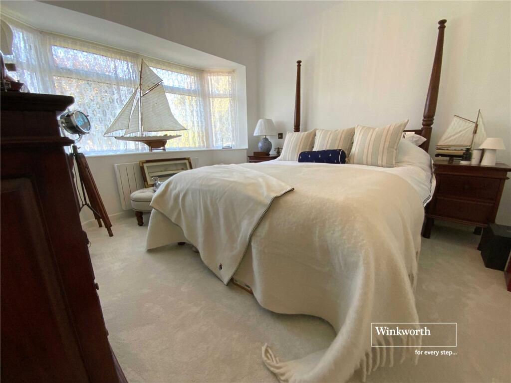 Falcon Drive, Mudeford, Christchurch, Dorset, BH23 photo 5