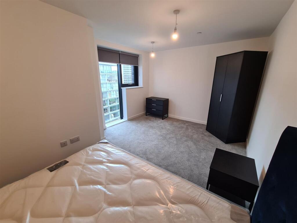 Apartment in Salford, Greater Manchester - View 5