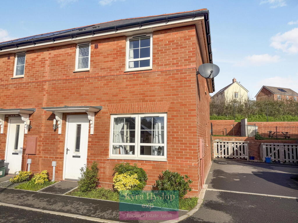 Main image of property: 17 Finch Close, Exeter, EX2 0AF