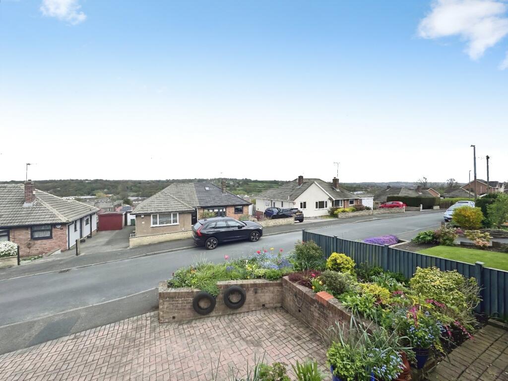 Pyenot Gardens, Cleckheaton, BD19 photo 4