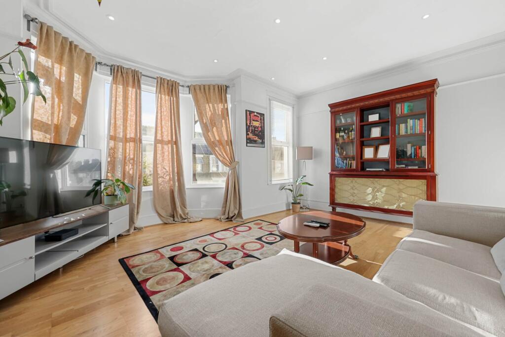 Lyndhurst Drive, Leyton, E10 photo 3