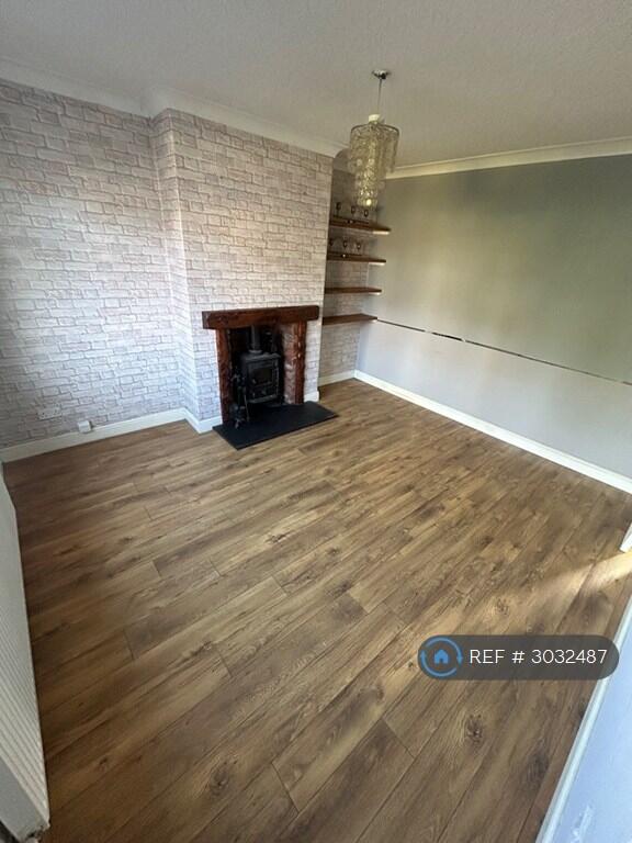 House in Oldham, Greater Manchester - View 5