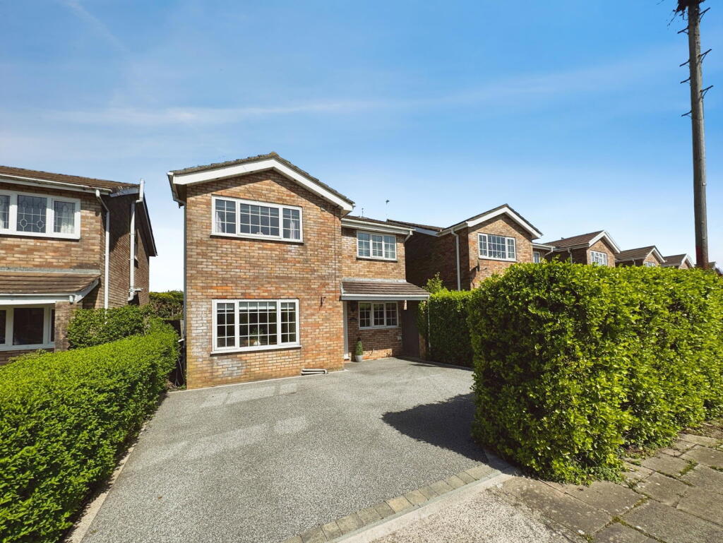 Main image of property: Waunlon, Newton, Porthcawl, CF36 5RT