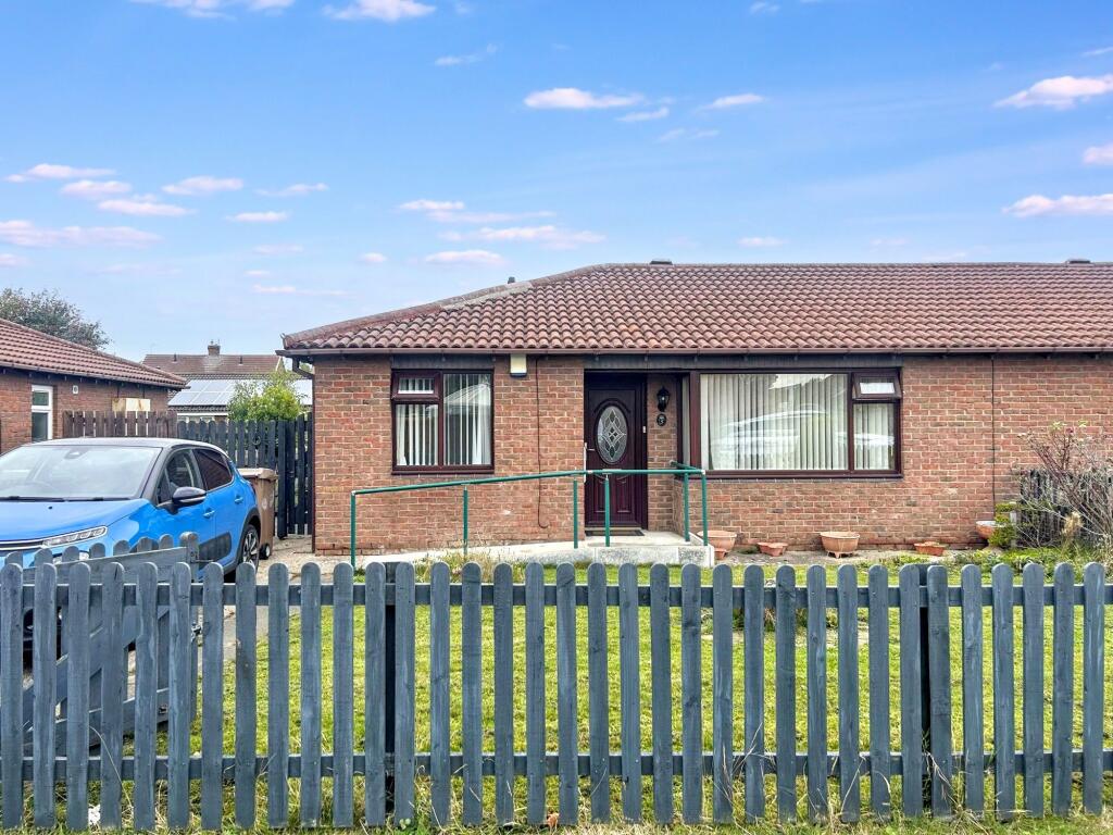 2-bed house on Beadnell Gardens, Shiremoor, Newcastle upon Tyne, Tyne and Wear, NE27 0HA, £150,000