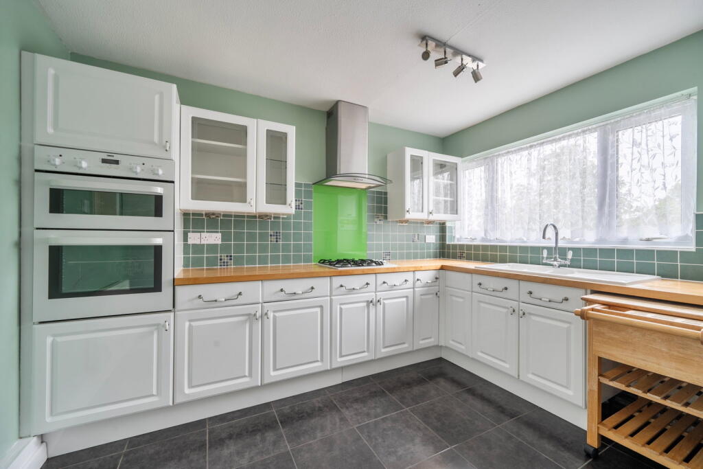 House in Gillingham, Medway - View 2