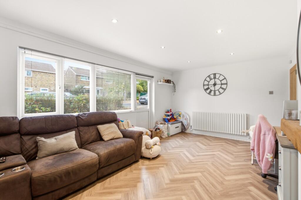 House in Hatfield, Oxlease - More