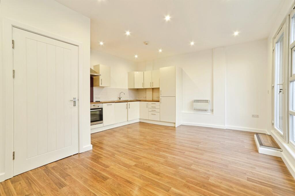 Additional image 3 of Dockfield Terrace, Shipley