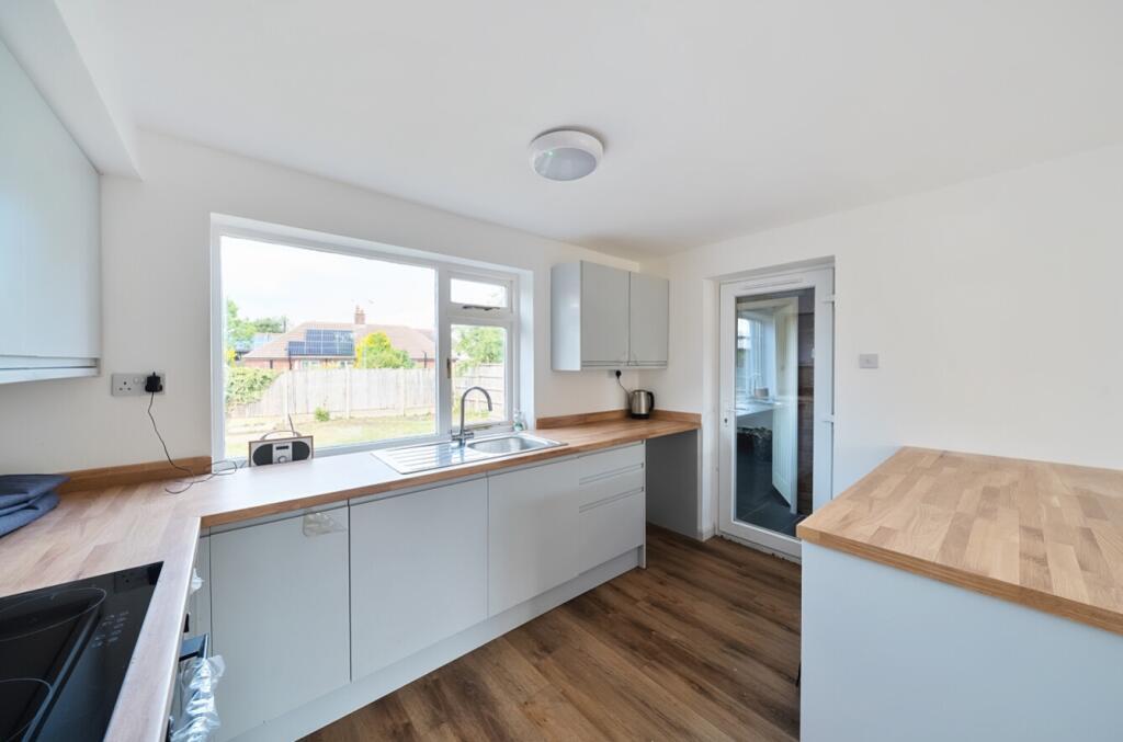Waterloo Paddock, Leadenham, Lincoln, LN5 - View 6