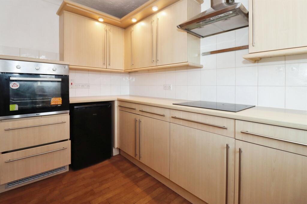 Apartment in Bristol, Vinney Green, Emersons Green - View 5