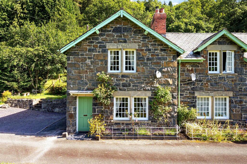 Main image of property: Glanrafon, Llanwddyn.