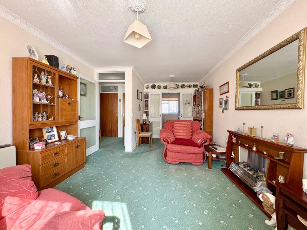 Osbern Close, Bexhill-on-Sea, TN39 photo 2