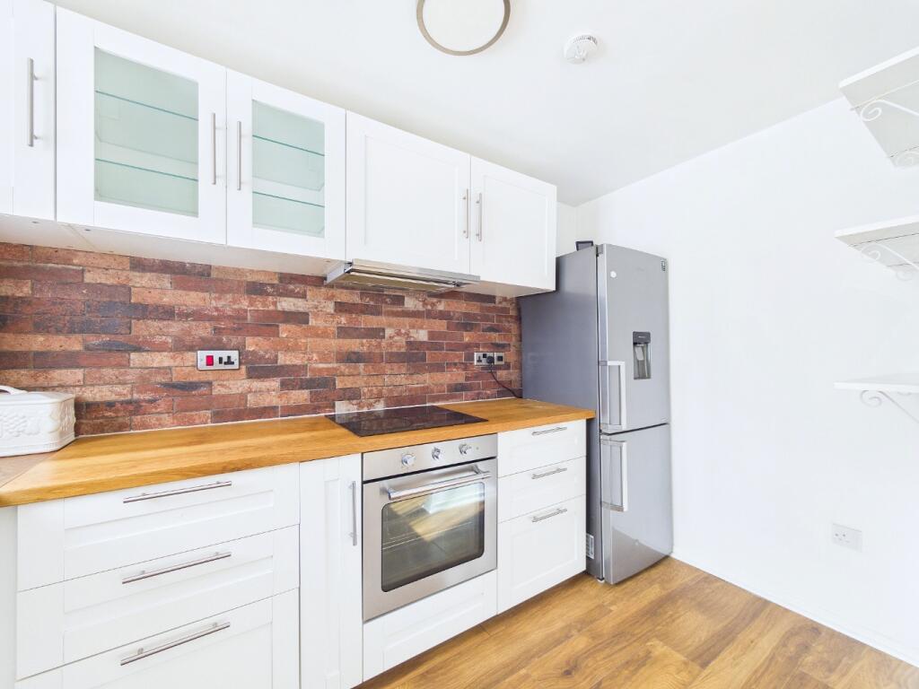 Apartment in Romford - View 5