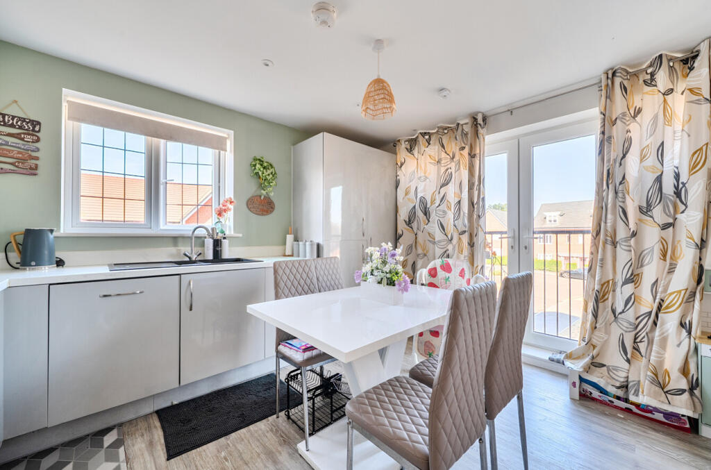 Apartment in Binfield, Blue Mountain, Temple Park - View 3
