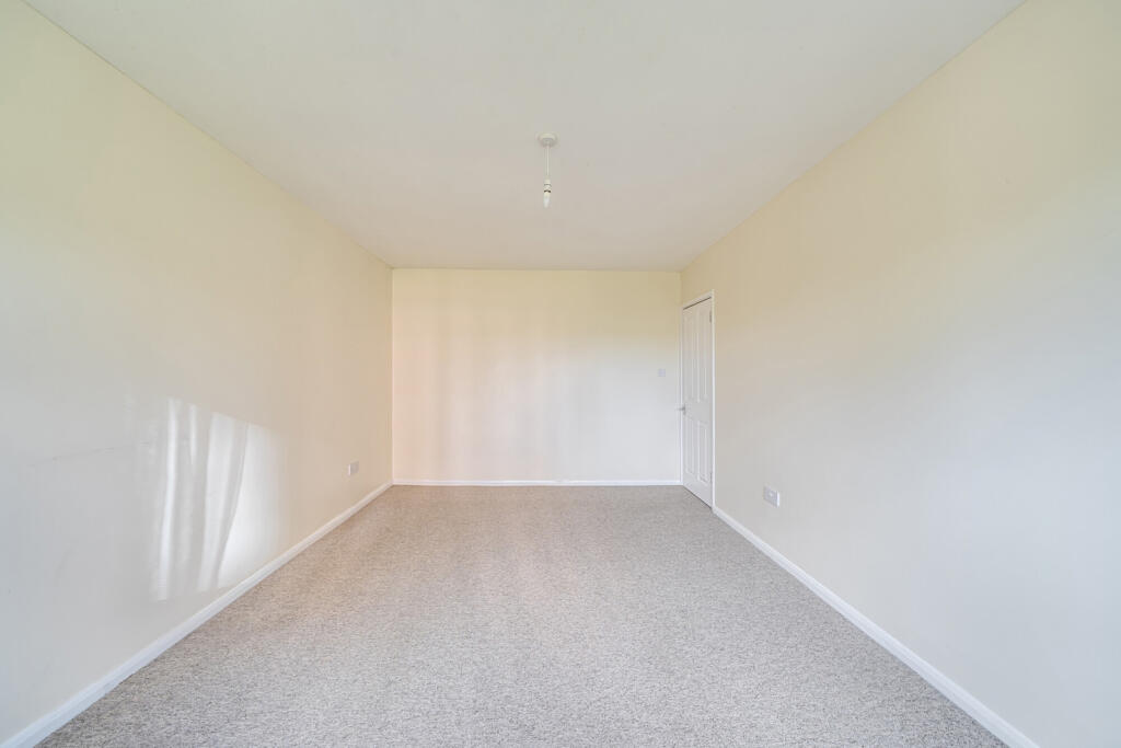 Byron Way, Northolt photo 3