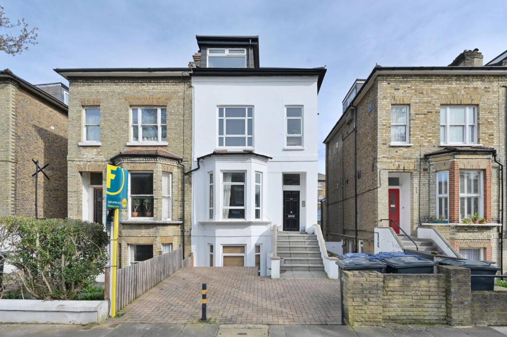 2-bed flat on Oxford Road, Ealing, London, W5, £330,000