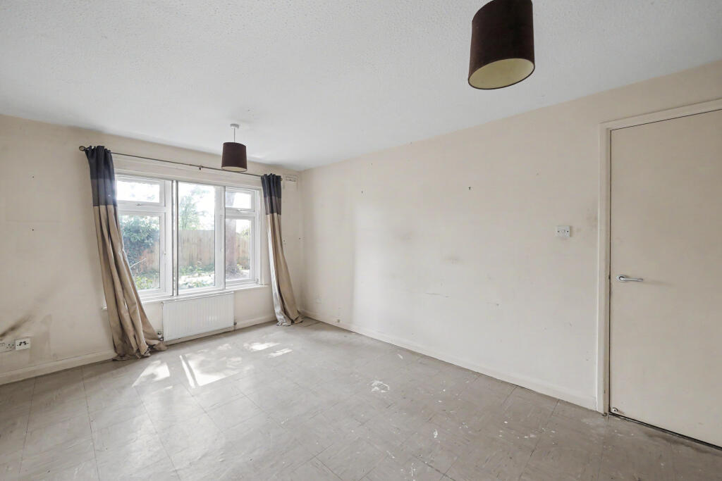 Flat 5, Brookfield House, Penn Road, Datchet, SL3 9RB photo 3