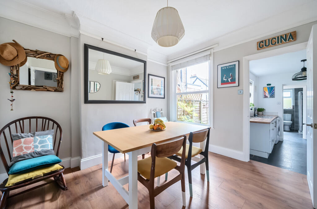 House in Dunstable, Central Bedfordshire - View 4