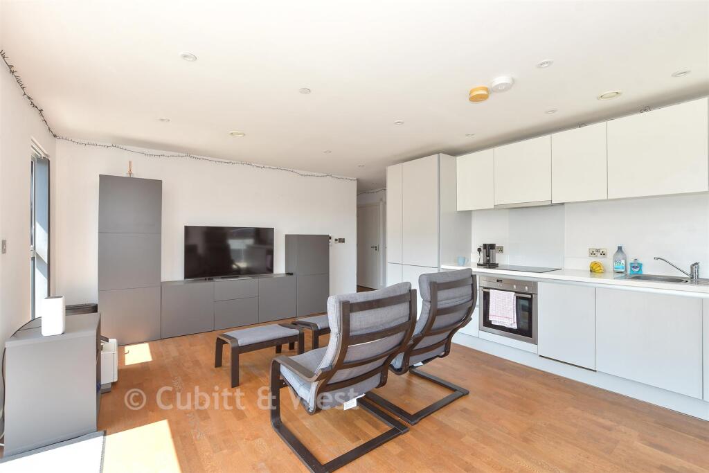 Apartment in Horsham, New Town - View 5