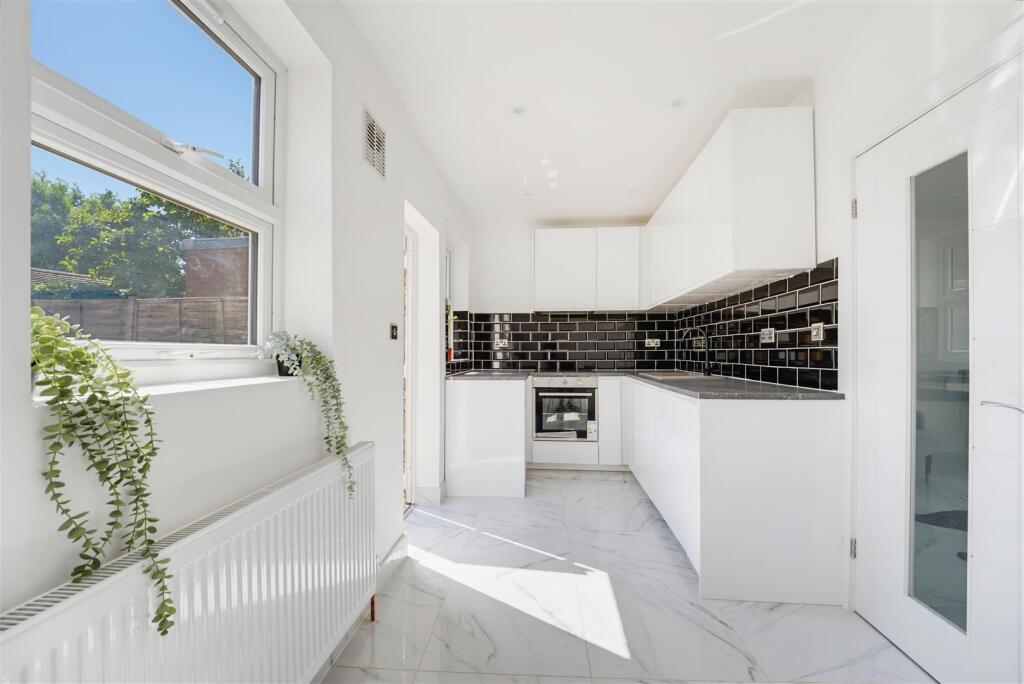 House in London - View 5