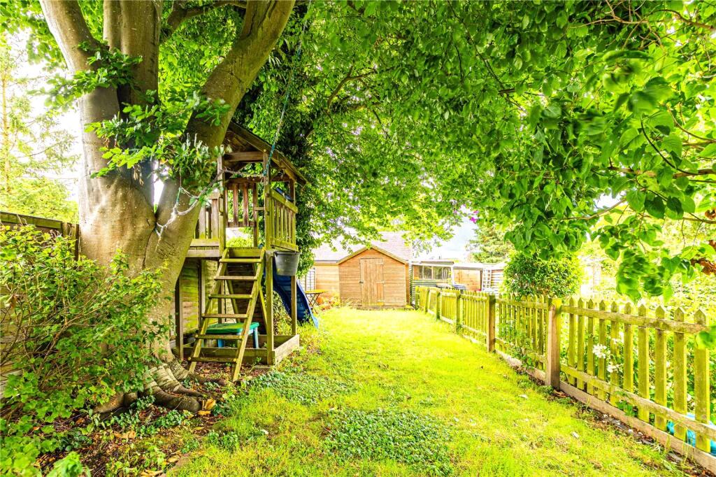 House in Eaton Bray, Central Bedfordshire - View 3