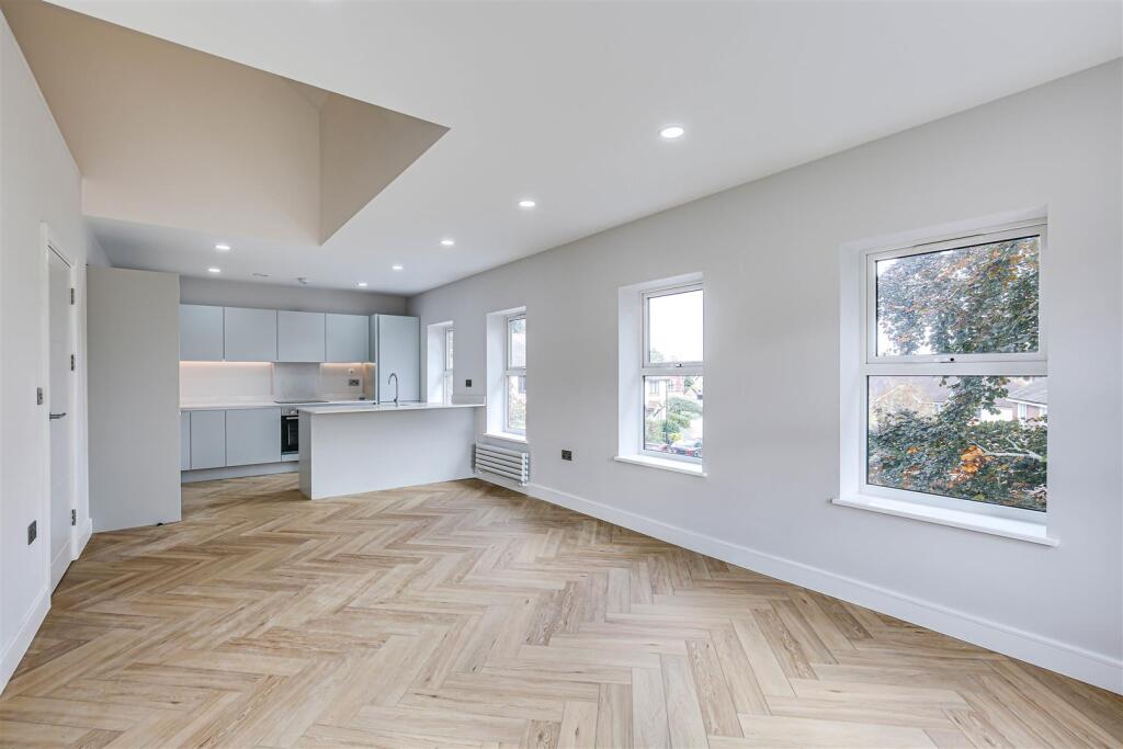 Apartment in Sevenoaks, Westerham - View 2