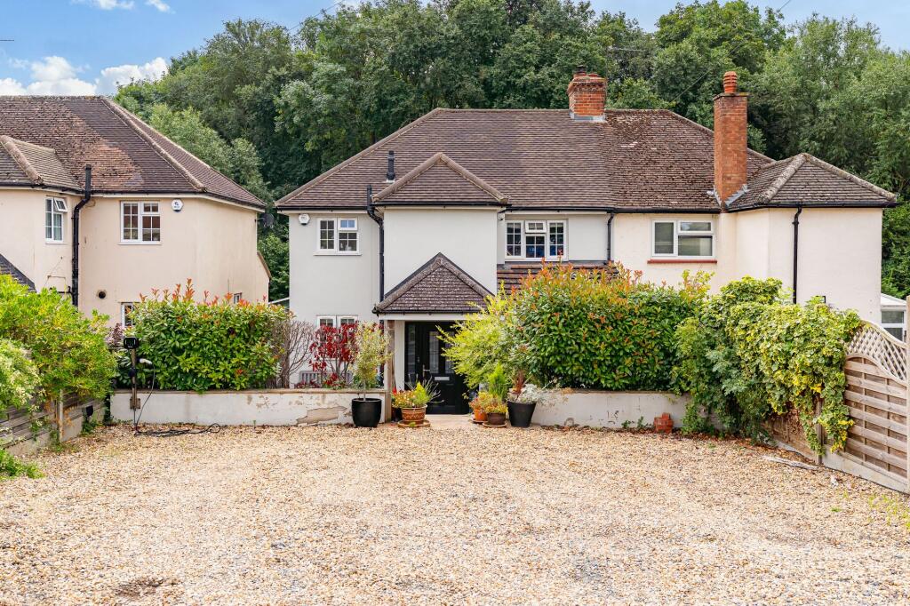 3-bed semi-detached on Thele Avenue, Stanstead Abbotts, SG12, £595,000