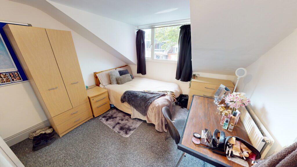 6 bedroom house for rent