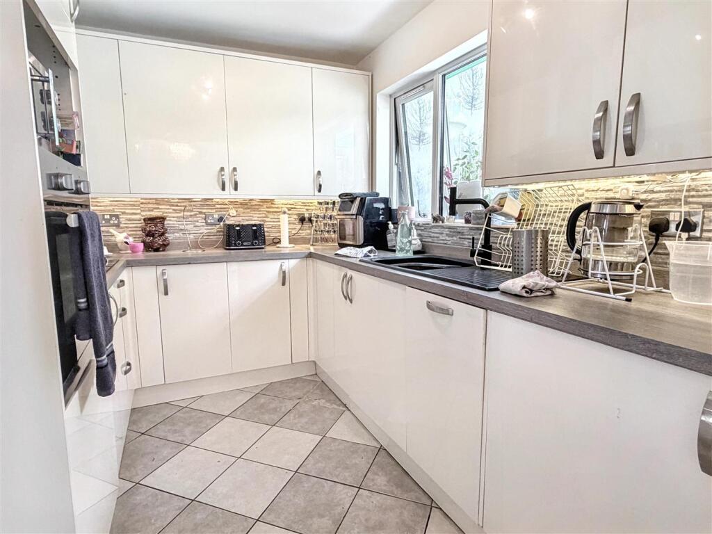 House in Milton Keynes, Stacey Bushes, Wolverton and Greenleys - View 3