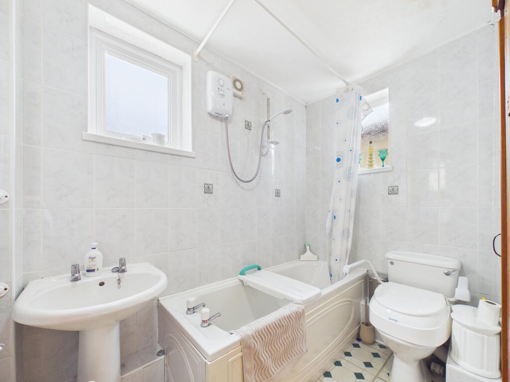 House in Newport, Cefn, Rogerstone - More