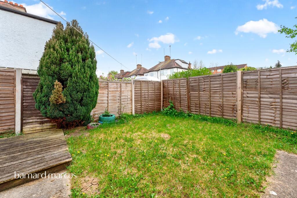Apartment in London, Colney Hatch - View 2