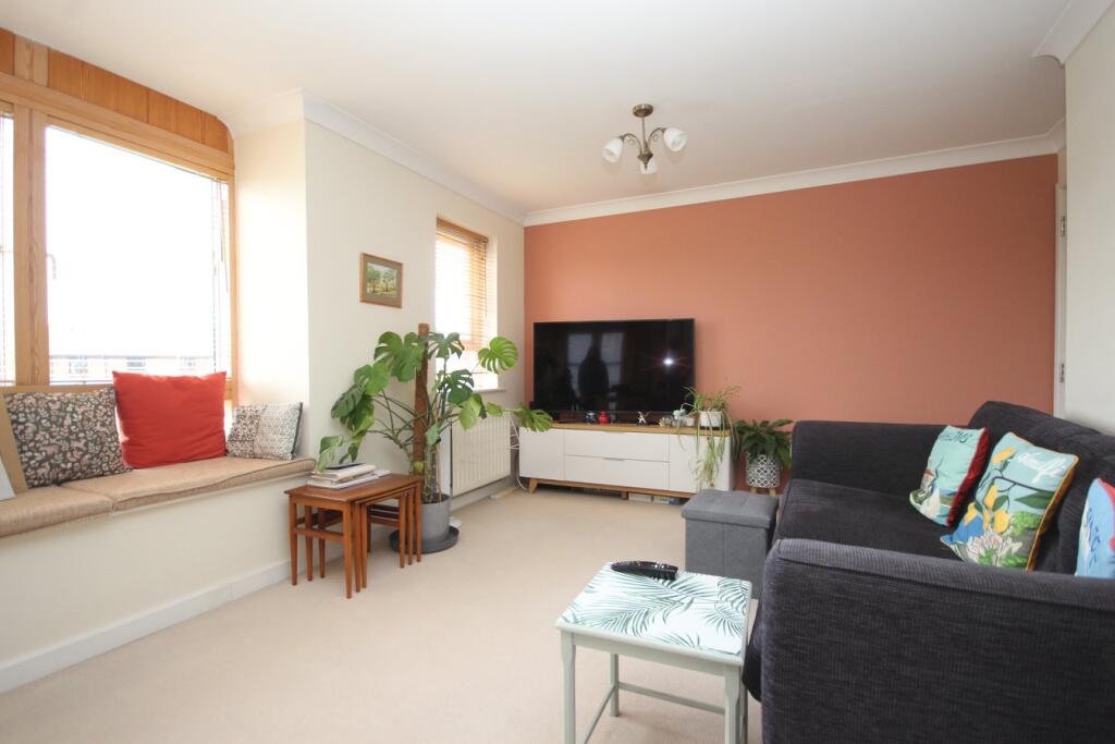 Newfoundland Drive, Poole, BH15 photo 4
