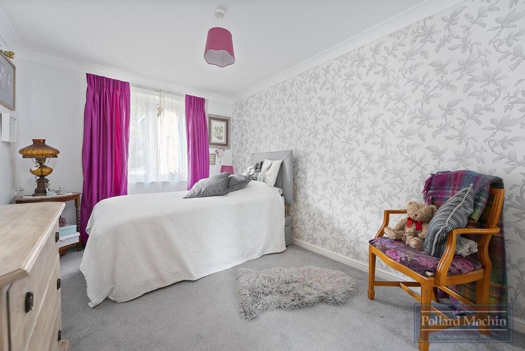 Limpsfield Road, Warlingham photo 4