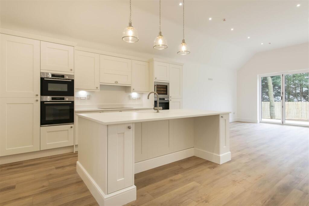 House in Burton Latimer - View 4