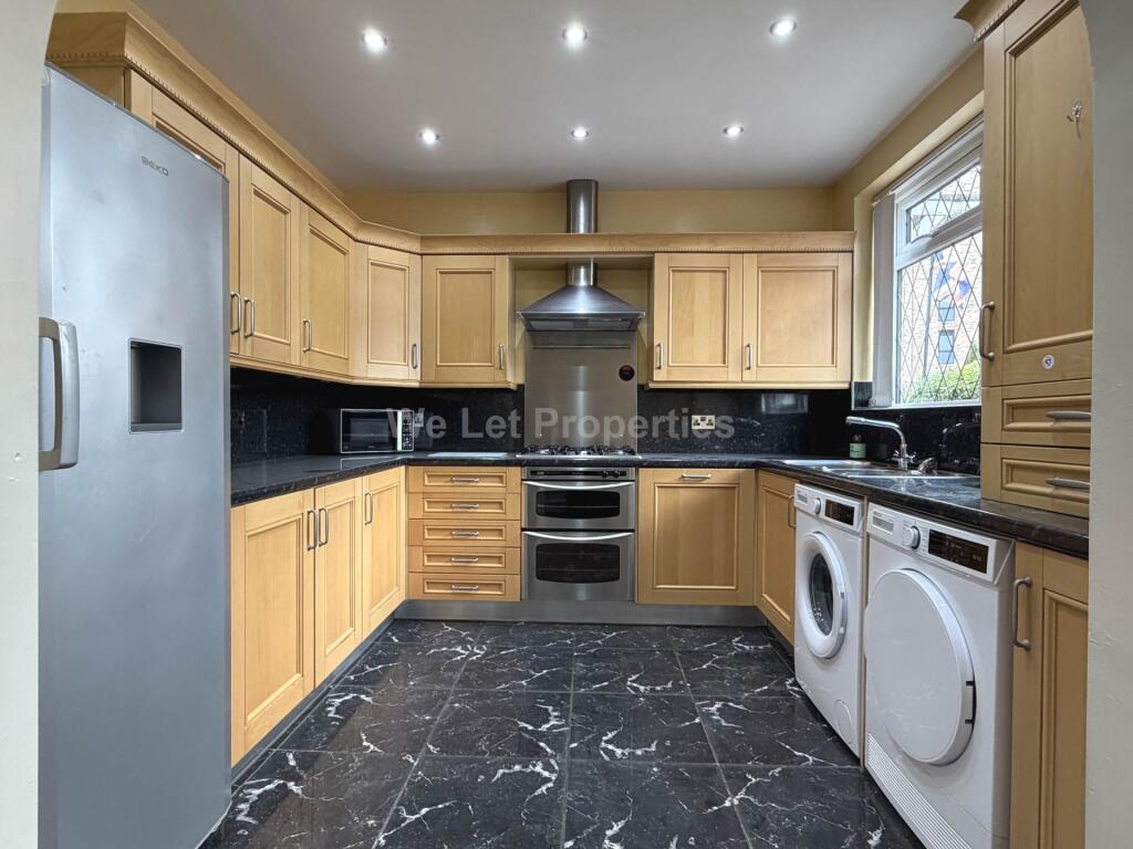 House in Manchester, Miles Platting - View 5
