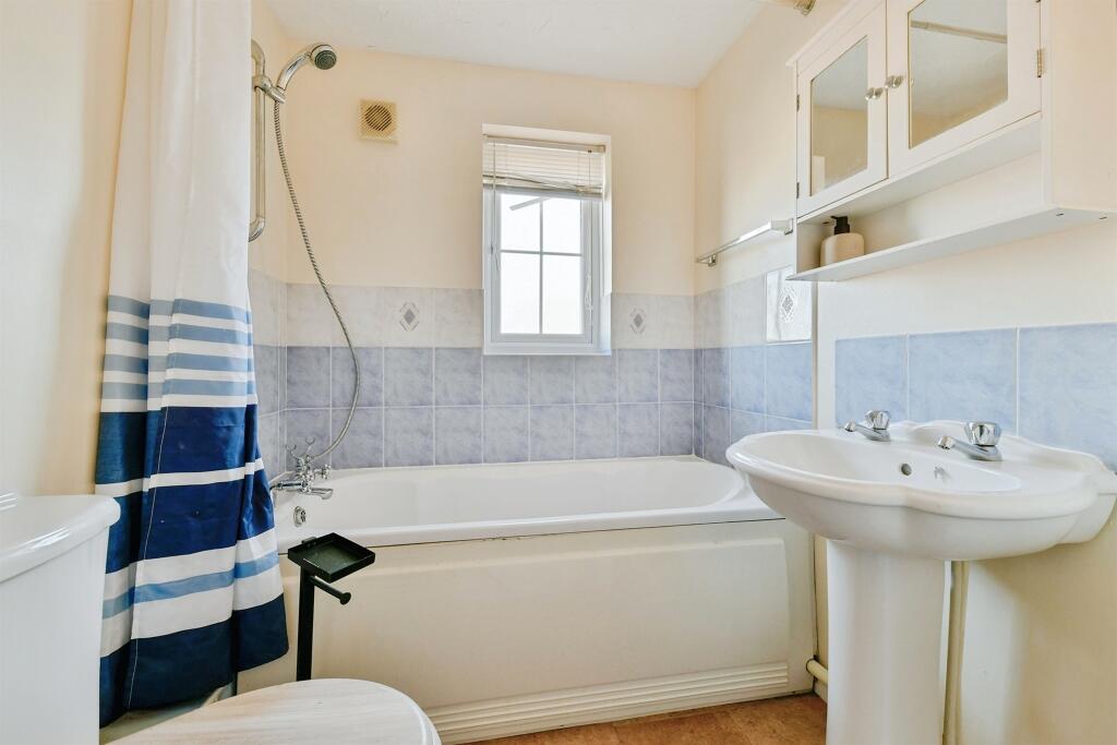 Tamar Close, Great Ashby, Stevenage photo 4