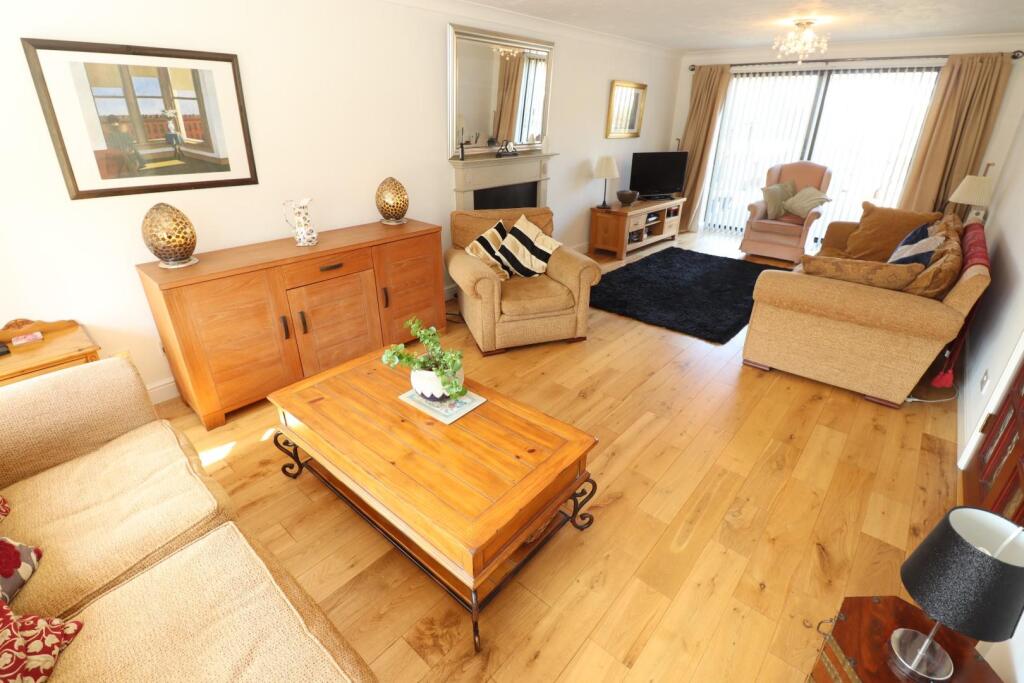 Carmarthen Way, Rushden, NN10 0TN photo 4