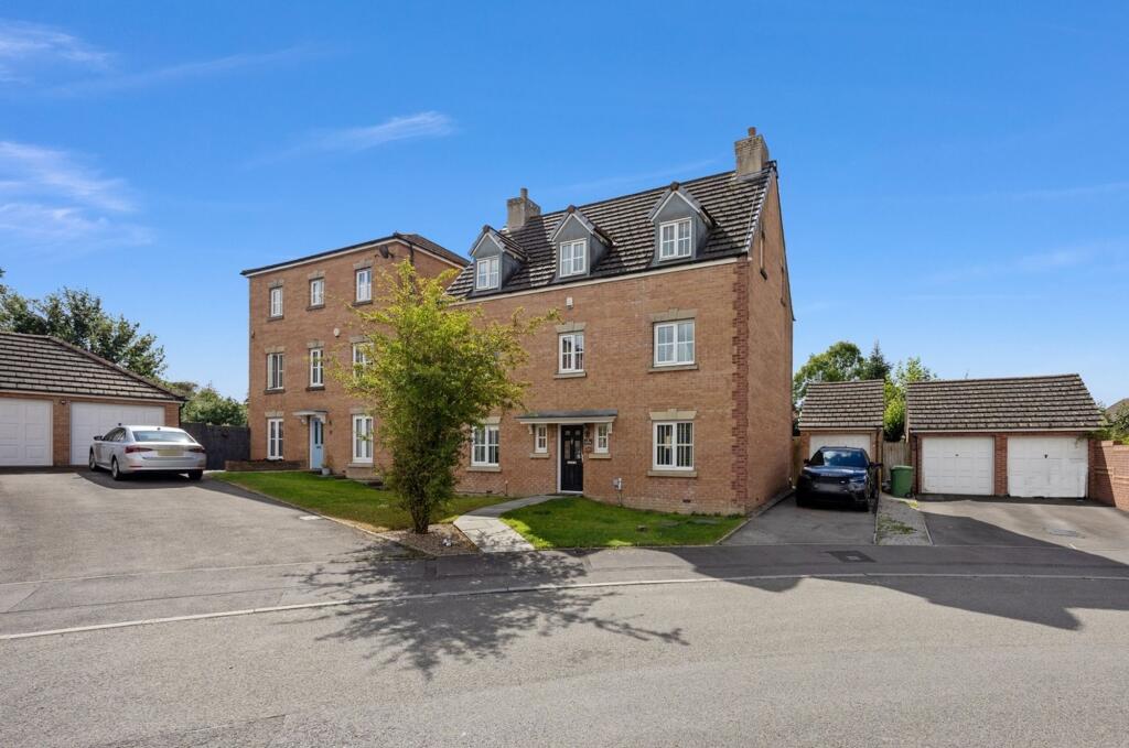 Crystal Wood Drive, Miskin, CF72 photo 3