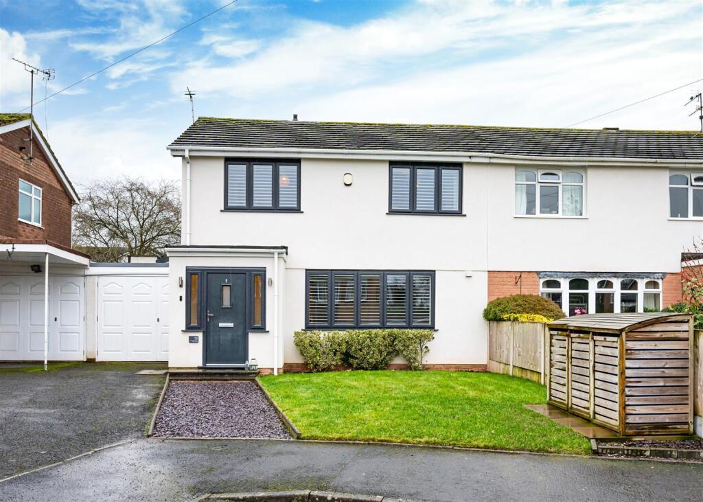 3-bed semi-detached on 19 Hall Close, Pattingham, Wolverhampton, WV6 7DE, £415,000