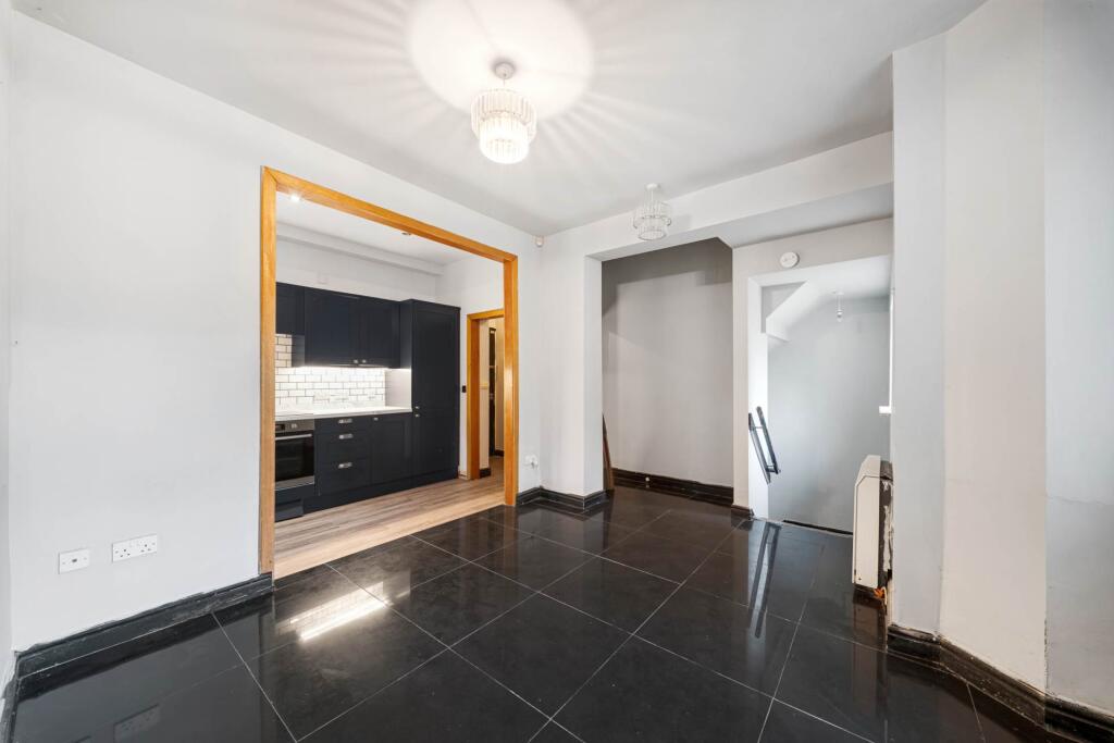 Apartment in Salford, Greater Manchester - View 4