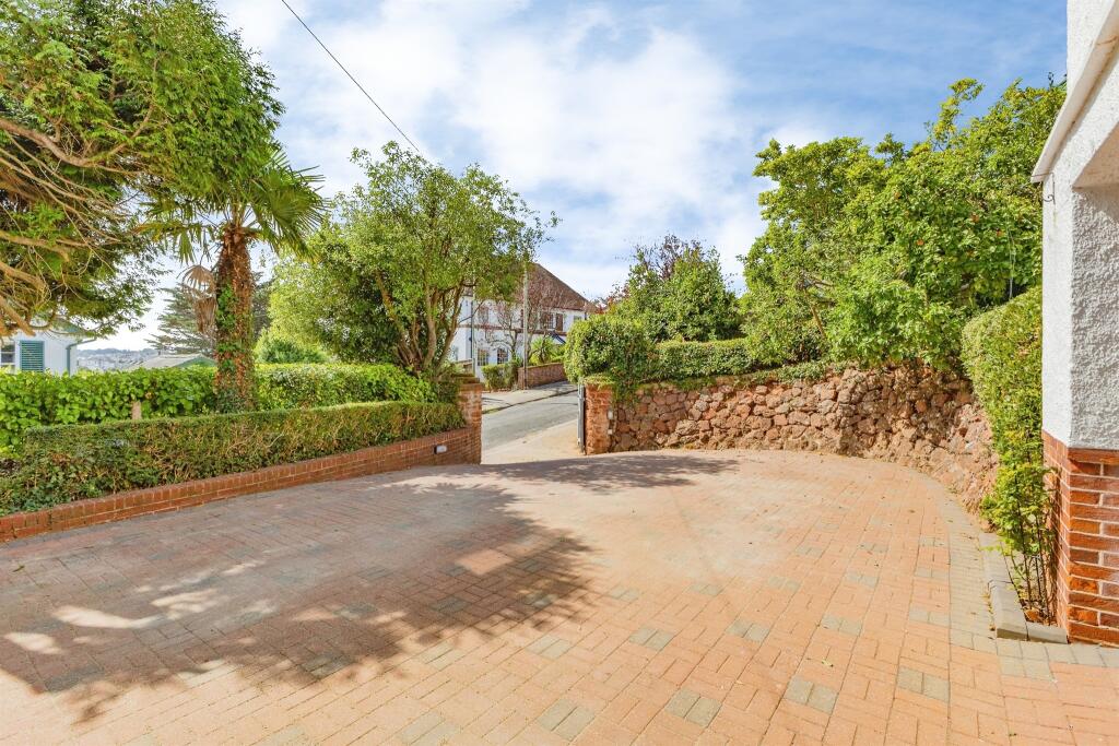 House in Torquay, Torbay - View 2