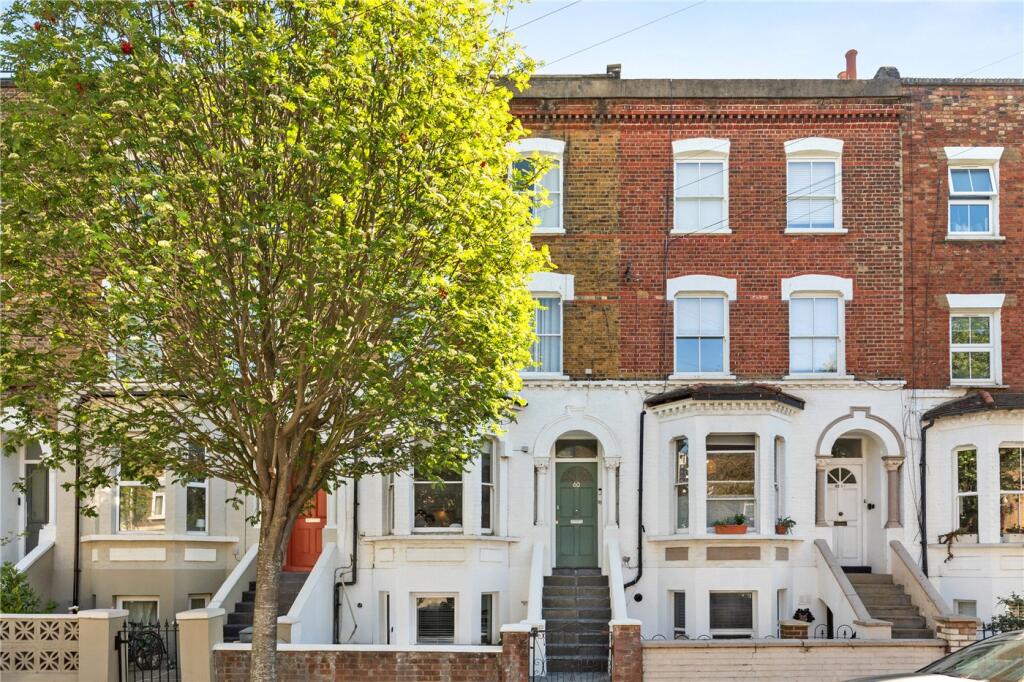 3-bed flat on St. Thomas's Road, London, N4, £800,000
