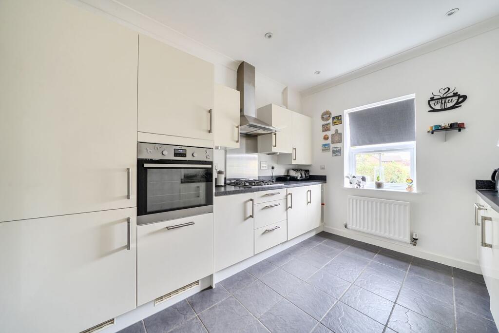House in Shefford, Central Bedfordshire - More