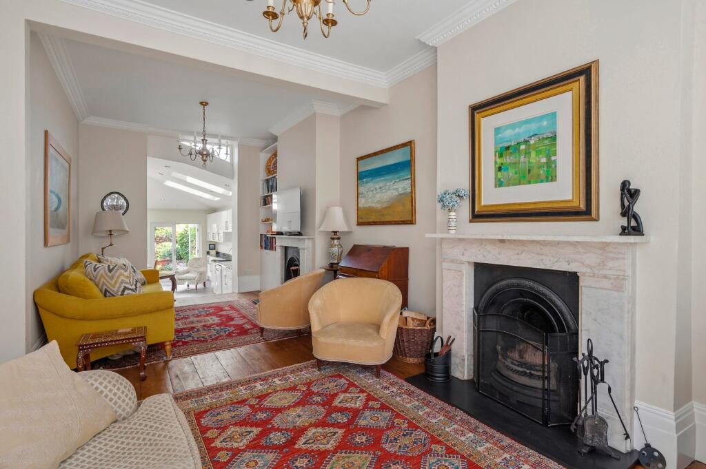 House in London, Victoria Park Village, Hackney - View 5