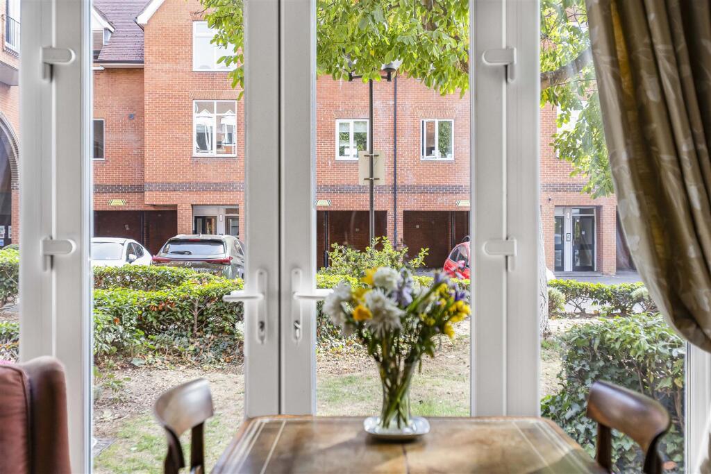 Apartment in East Hertfordshire, Folly Island, Hertford - View 4