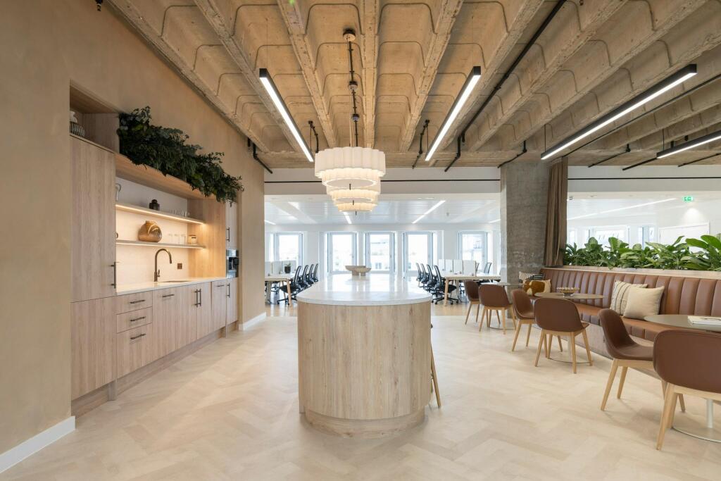 MC41908533HR2LR.jpg