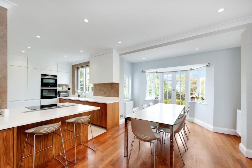 House in London, Hampstead Garden Suburb - View 2