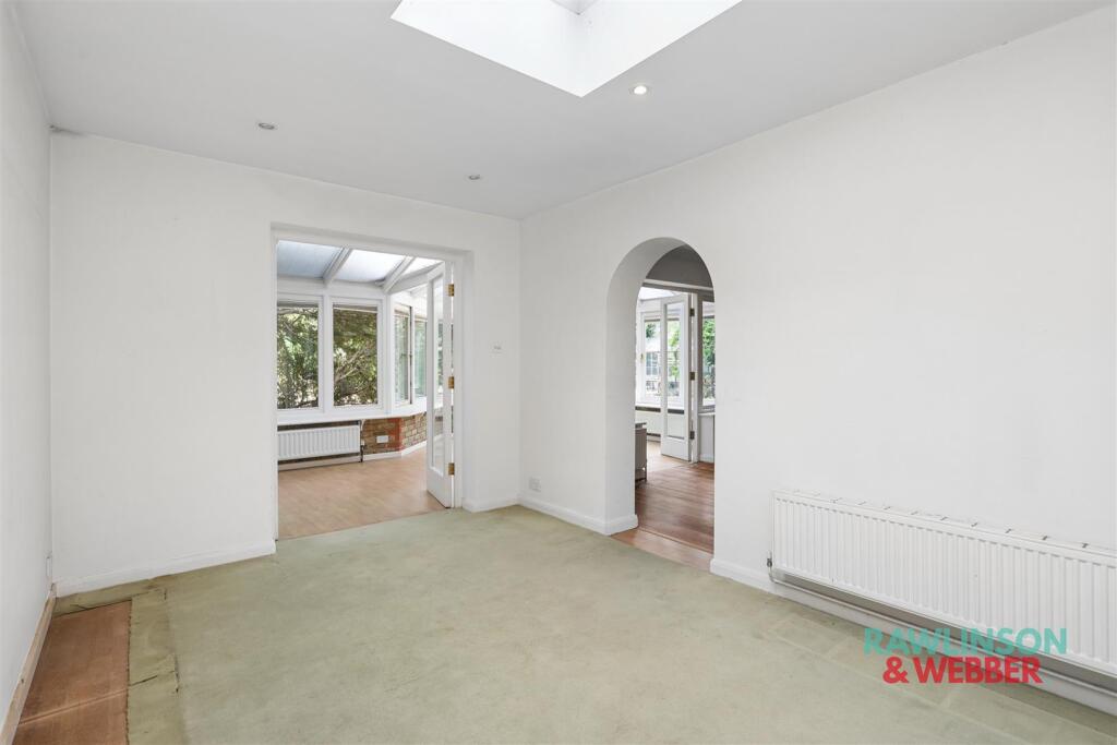 House in Elmbridge, East Molesey, Molesey - More